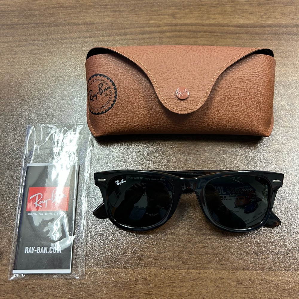 Ray-Ban wayfarer sunglasses worn twice perfect condition